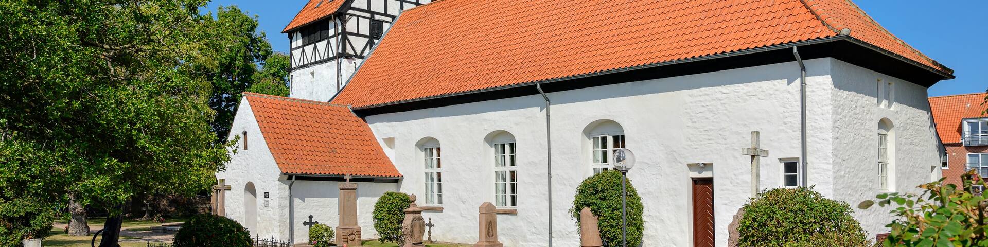 Die spätgotische "Nexø kirke" in Bornholms zweitgrößter Stadt Nexø ist dem Heiligen Nikolaus von Myra, dem Schutzpatron der Seefahrer, gewidmet