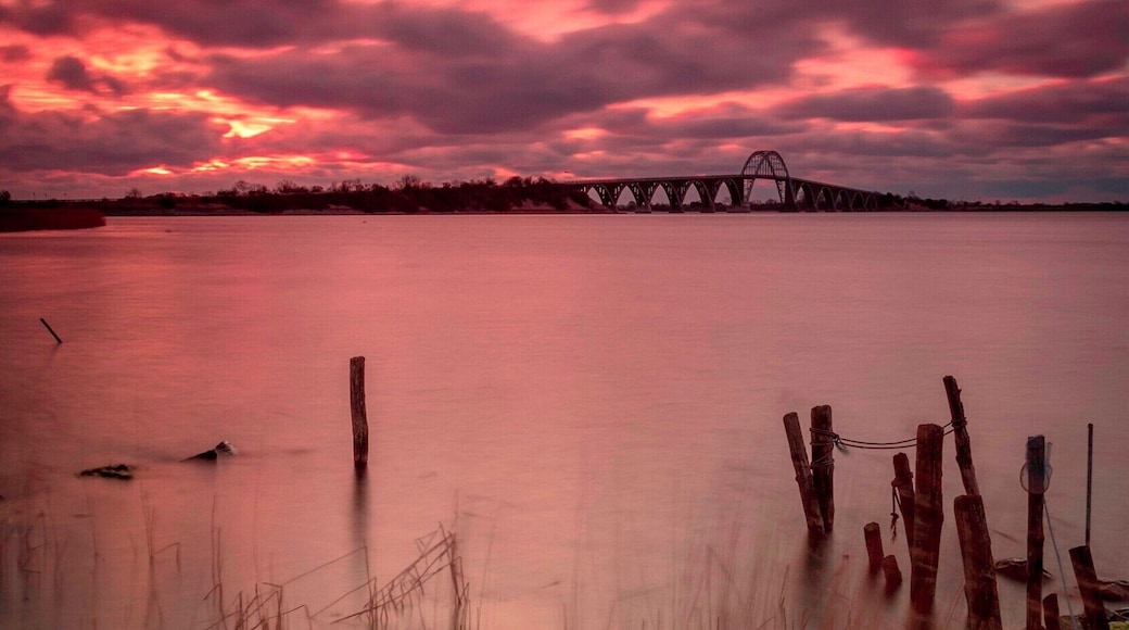 I was expecting a better sunrise this morning, but although there were too many clouds, and it was very cold and windy, this shot came out OK.