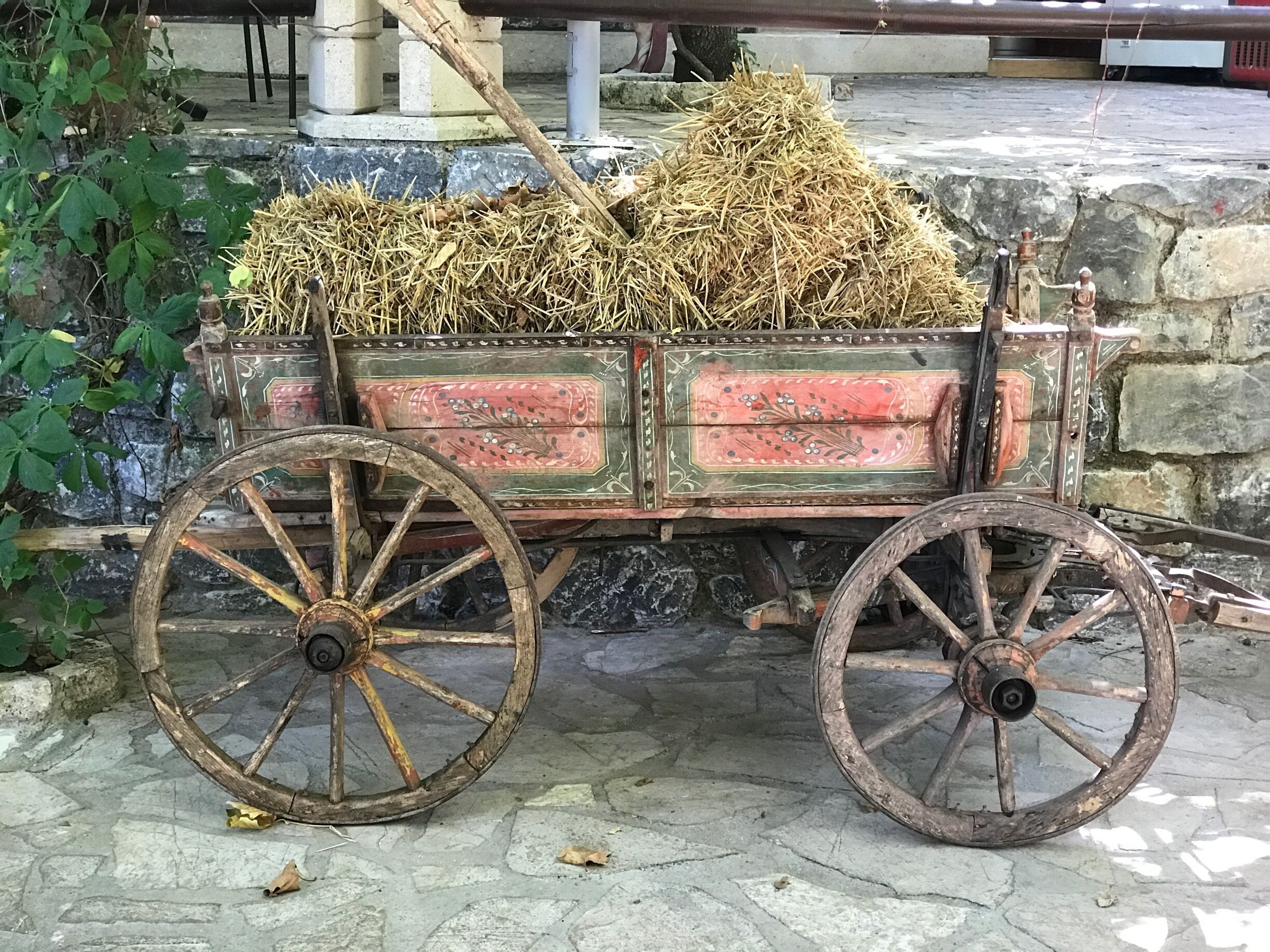 Argyroupoli is known for the famous springs.
The locals have taken advantage of the springs, respecting the surroundings and nature- by creating wonderful tavernas for visitors.