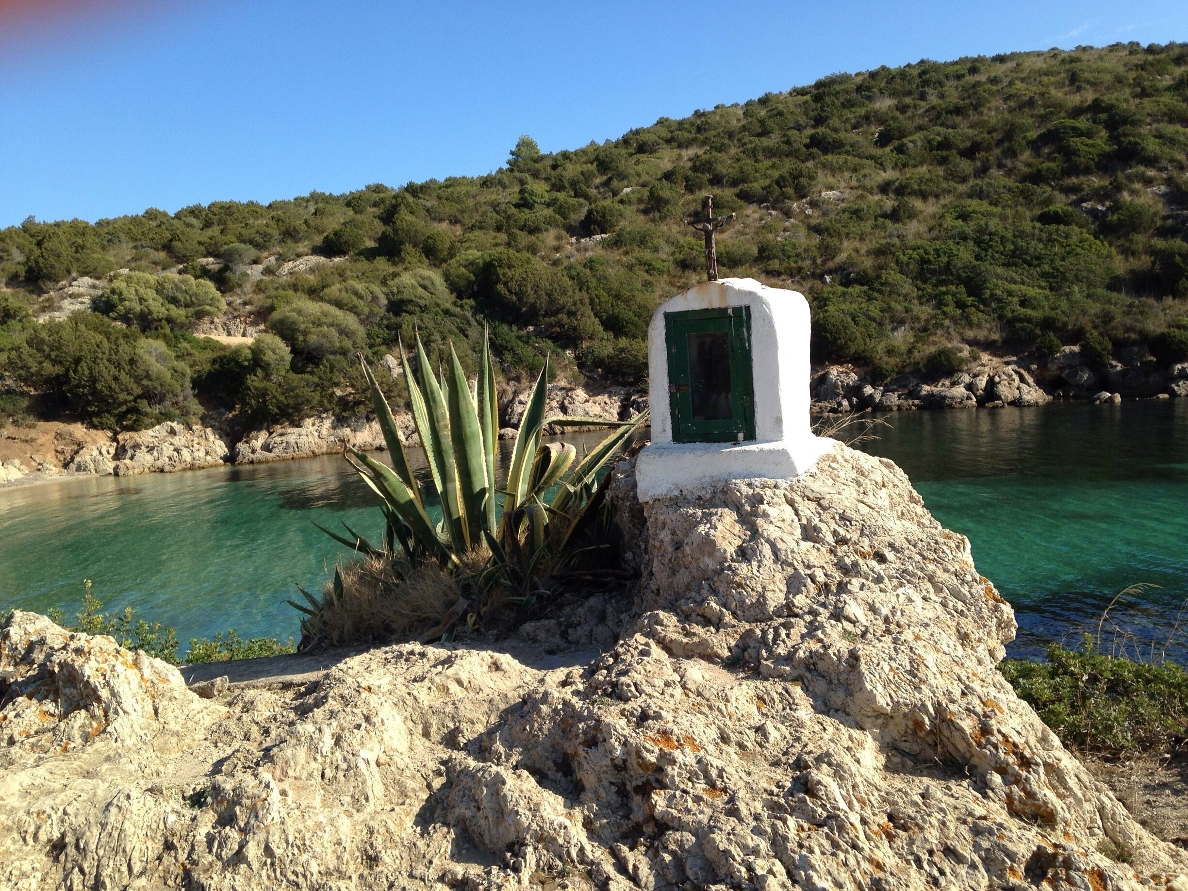 Exploring the waterfront of Golfo Aranci we came across a serene bay with a grotto.