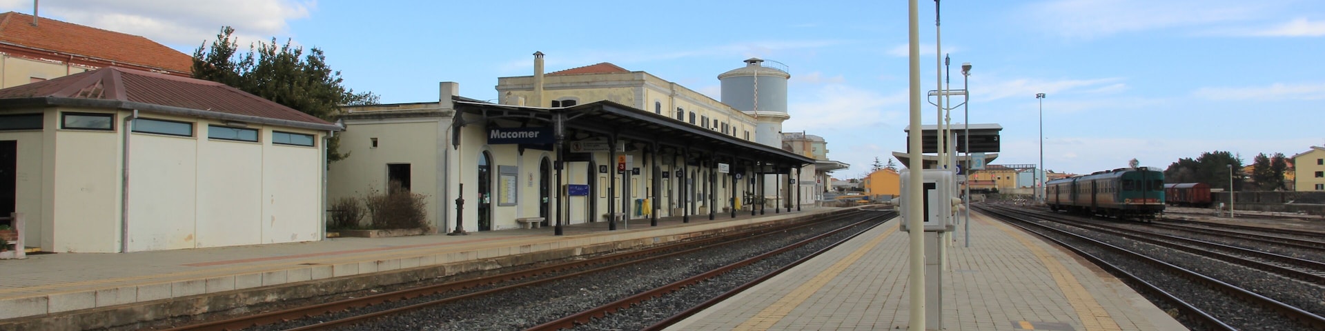 Stazione ferroviaria FS di Macomer - https://it.wikipedia.org/wiki/Stazione_di_Macomer