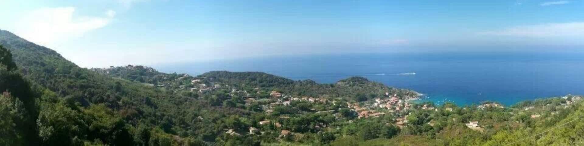 Brilliantly blue Mediterranean, clear skies, and small settlements along the route made for a fabulous weekend on Elba Island.