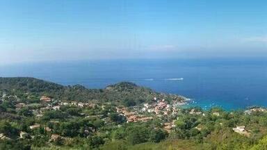 Brilliantly blue Mediterranean, clear skies, and small settlements along the route made for a fabulous weekend on Elba Island.