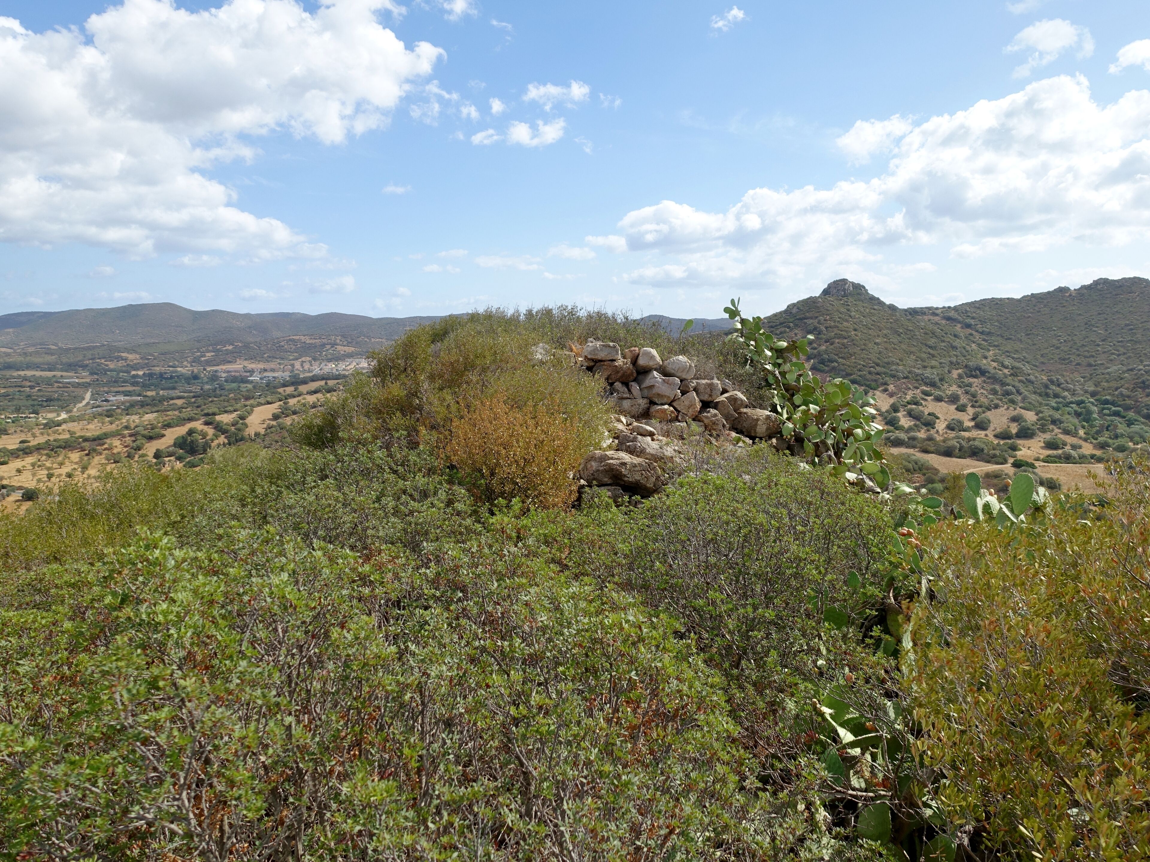 Nuraghe von Cuccureddus, Gemeinde Villasimius, Sardinien, Italien