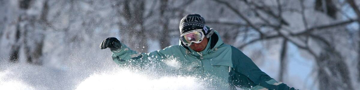 Nagano showing snowboarding and snow as well as an individual male