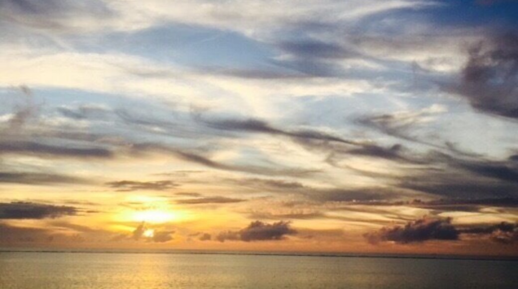 #Goldenhour different layers of blue and orange on tonight's sunset in a secluded spot by hotel moon beach