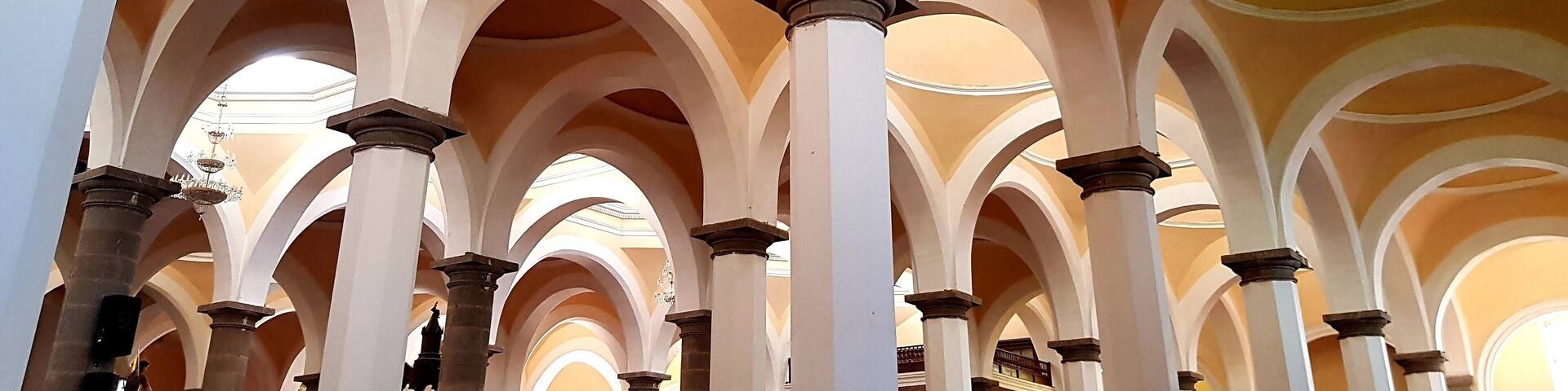 #lifeatexpedia #weloveourmarkets #latam #Mexico #Puebla #Cholula
It was founded before 1529 on the land where it was located in a temple dedicated to Quetzalcoatl. Located in the Plaza de la Concordia, the magnificent construction has Gothic and Plateresque elements, and was carried out entirely by indigenous hands