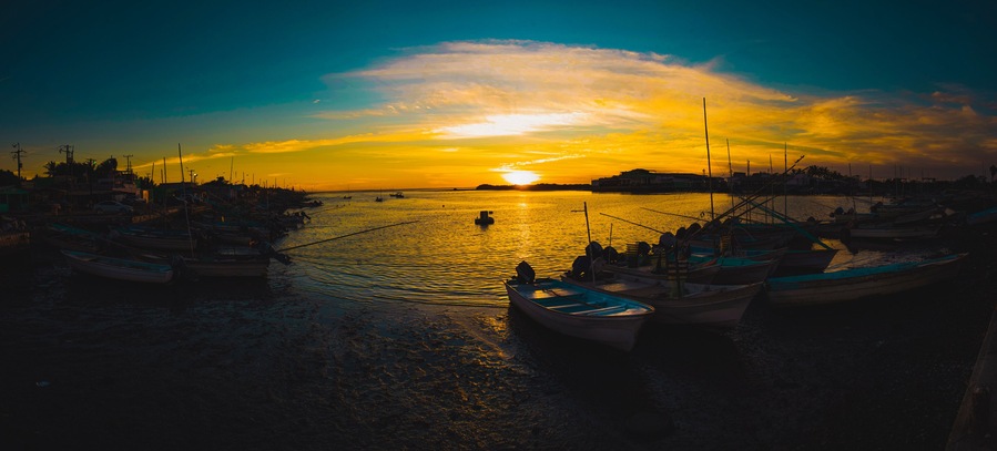 sunset in the gulf of california in the port LA REFORMA ANGOSTURA SINALOENSE TIERRA DEL EVERA