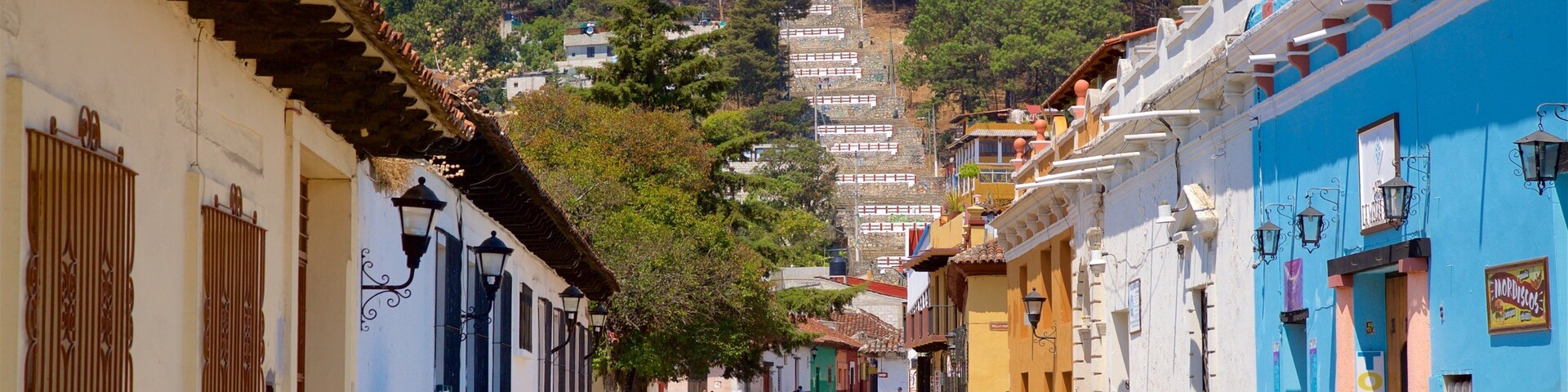 San Cristobal de las Casas showing a small town or village