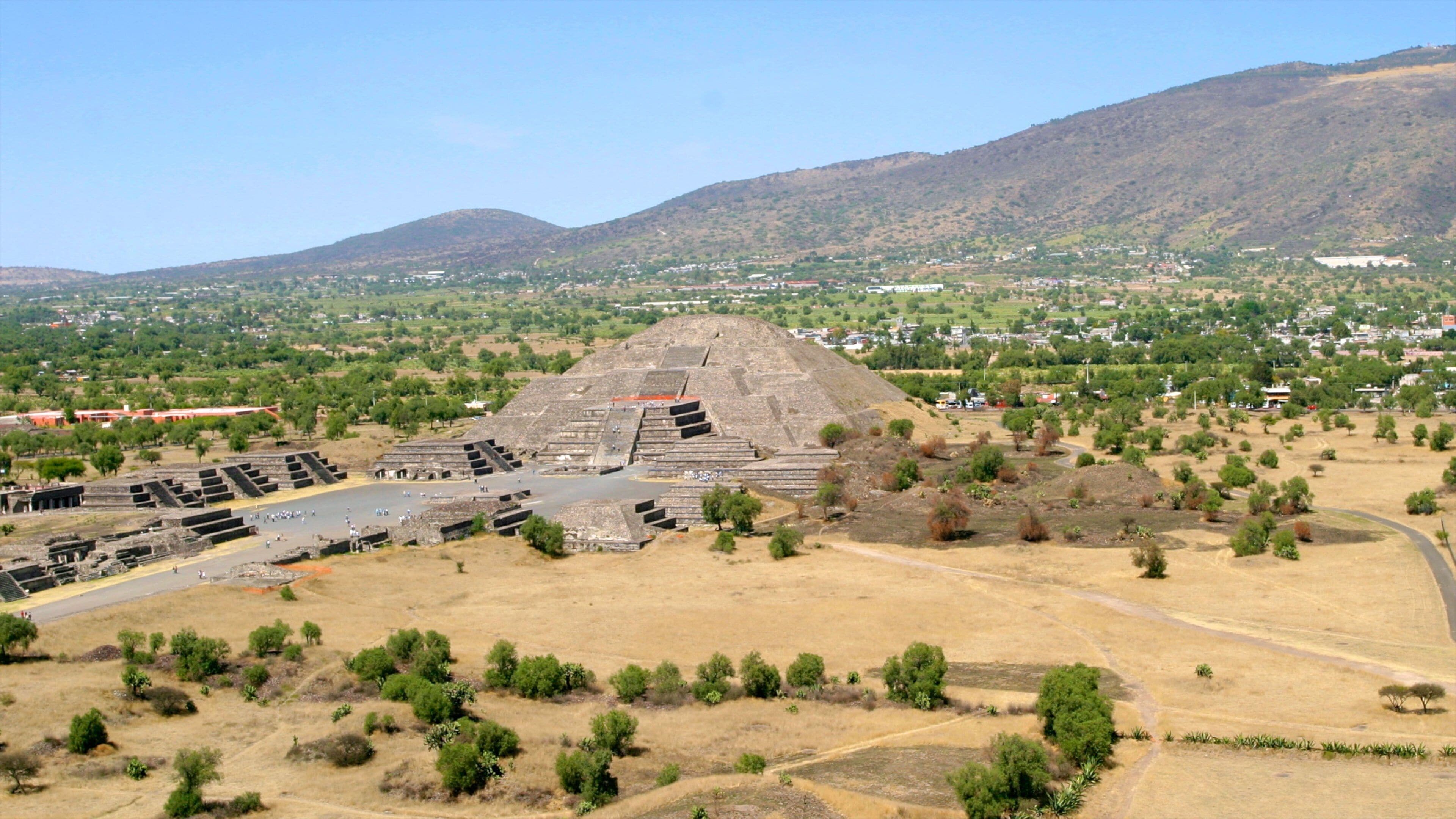 Teotihuacán ofreciendo elementos del patrimonio, vistas al desierto y vistas de paisajes