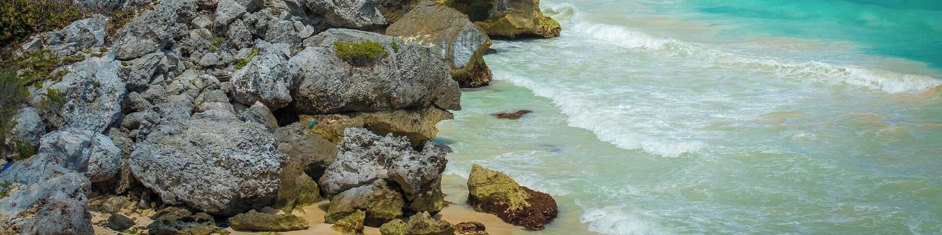The famous "Mayan Ruin at the glorious Beach" in Tulum. The site is part of a larger archeological site and gets VERY busy in spring. But it´s definitely worth a visit, since you can go for a swim after the cultural part ;-) #AquaTrove