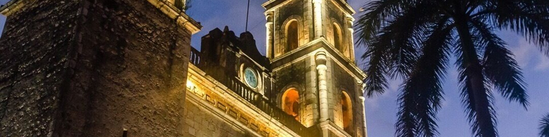 The cathedral of San Gervacio is located in the main square of Valladolid / Mexico. It's a pretty nice place to hang out in the evening for a bit of people watching.
#mexico #valladolid #cathedral #architecture #sangervacio