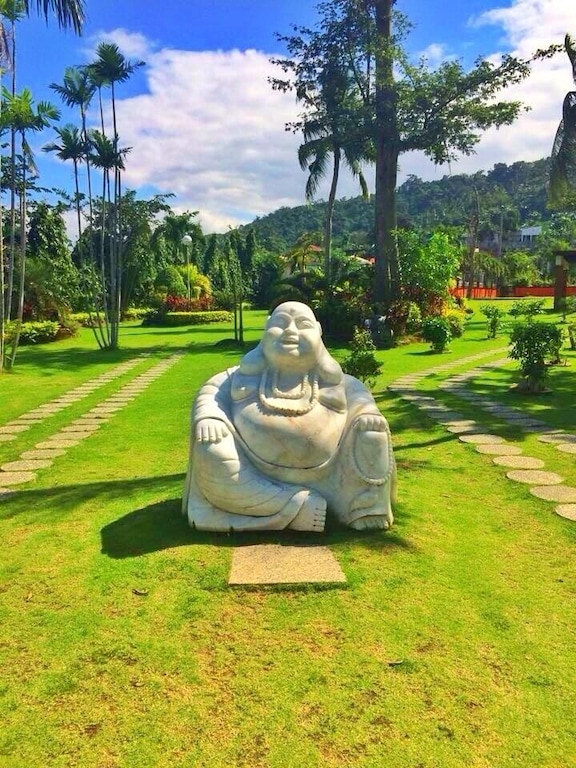 For some reason I feel so blessed just by looking at this smiling Buddha