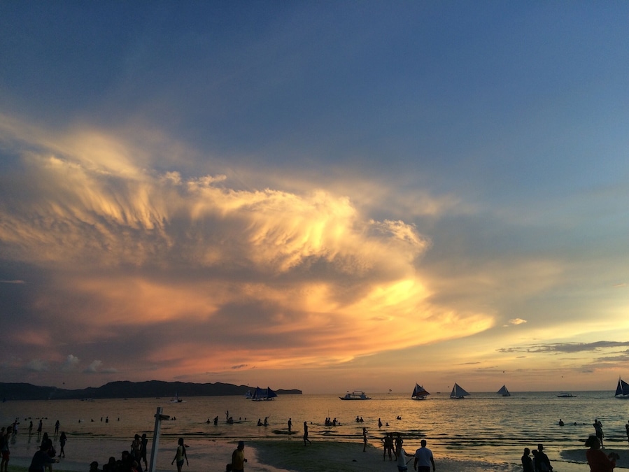 The Labor Day weekend sunset at the new summer capital of the Philippines - Boracay Island.
#goldenhour