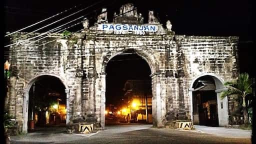 Arko ng Pagsanjan (Arch of Pagsanjan) was built 1878-1880 under the administration of a spanish mayor, Don Manuel de Yriarte. It took 2 years for polistas to finish it. #arch #columns #pagsanjan #itsmorefuninthephilippines #architecture #oldarchitecture