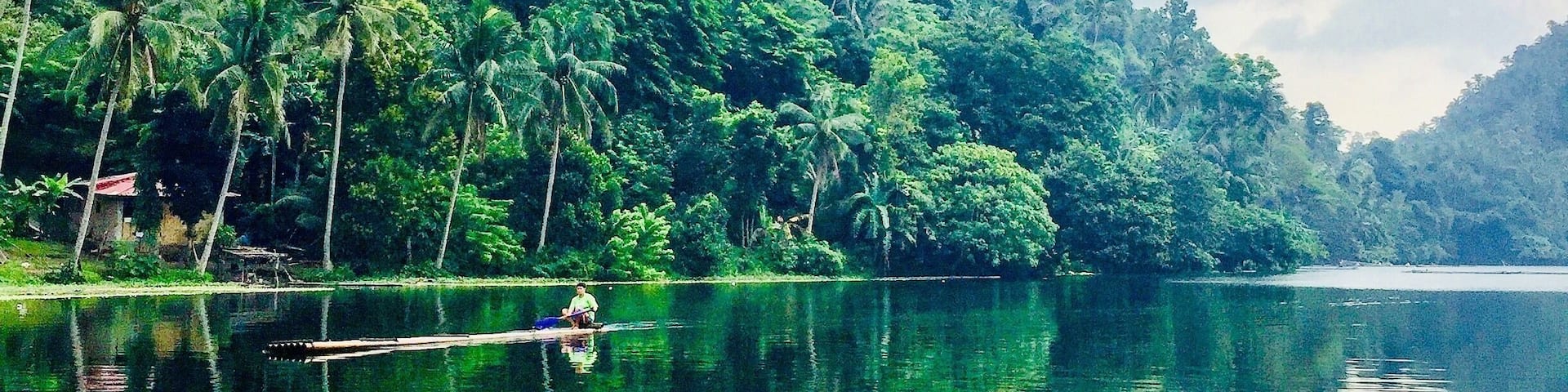 Mornings at Pandin Lake. Only Bamboo raft as trasport and a rope. #culture