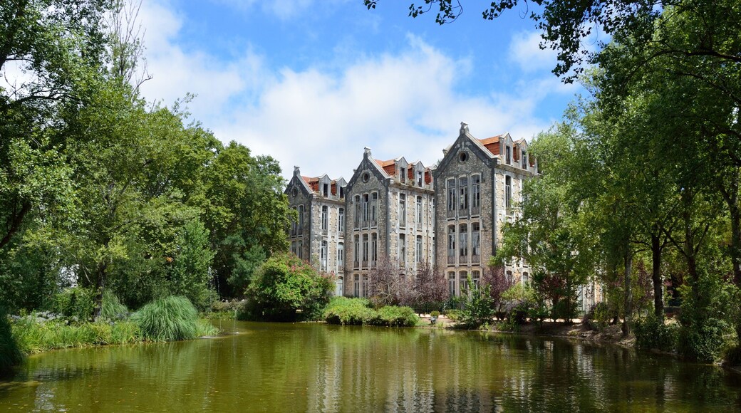 Pabellones del antiguo Hospital Termal en el parque Dom Carlos I, Caldas da Rainha, Estremadura, Portugal