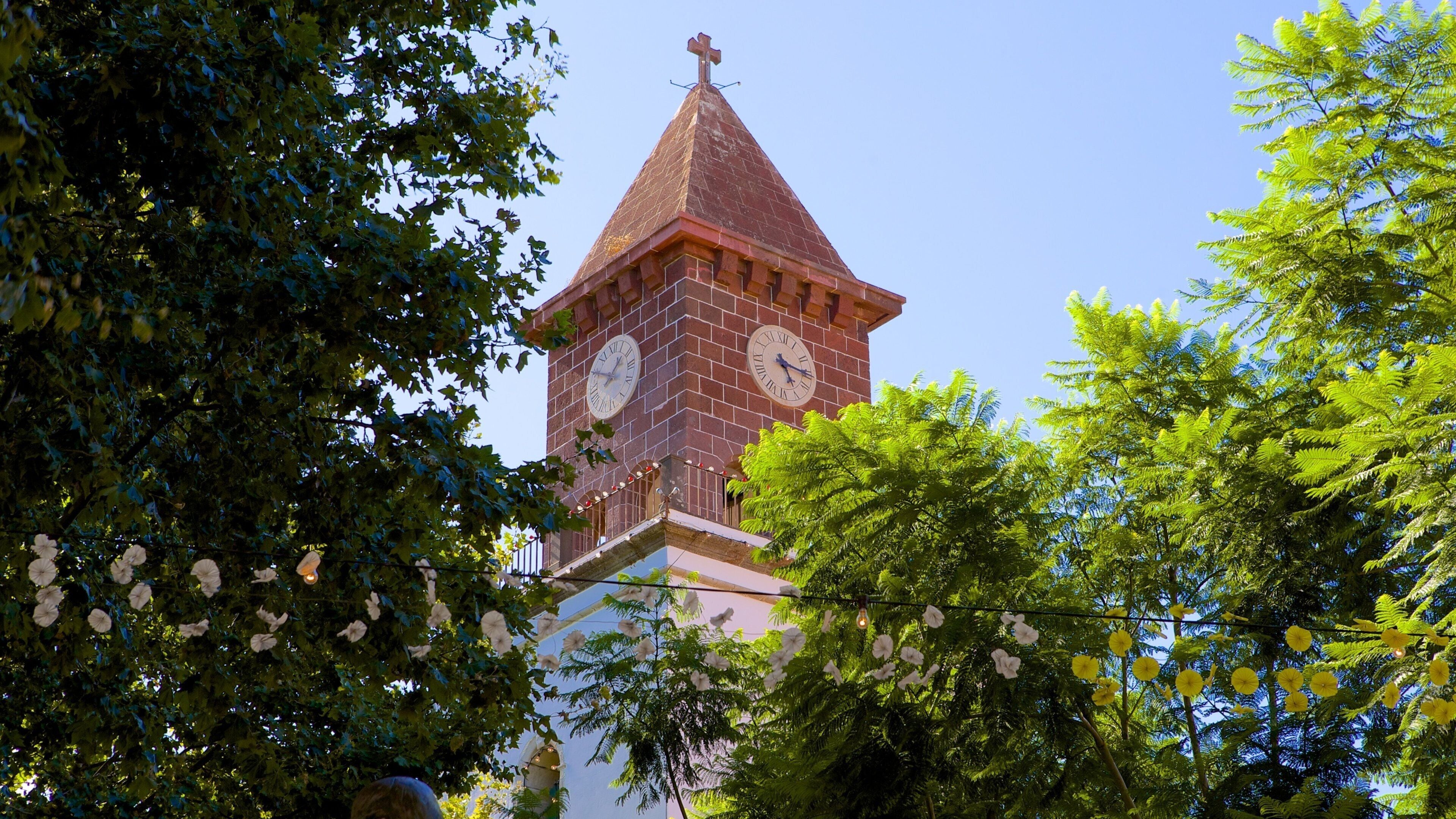 Machico which includes heritage architecture, a church or cathedral and religious elements