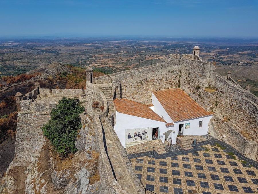 Visiting the beautiful village of Marvão
#alentejo #mountain #marvão #portalegre #europe #architecture #travelgram #castle #visitportugal #igersportugal #portugalalive #portugalcomefeitos #portugal #building #topportugalphoto #discoverportugal #ig_portugal #portugal_em_fotos #super_portugal #portugalvisuals #portugalemclicks #findout_portugal #amar_portugal #portugallovers #RevealPortugal #weshareportugal #portugaladdict #portugal_gems #travel #travelphotography