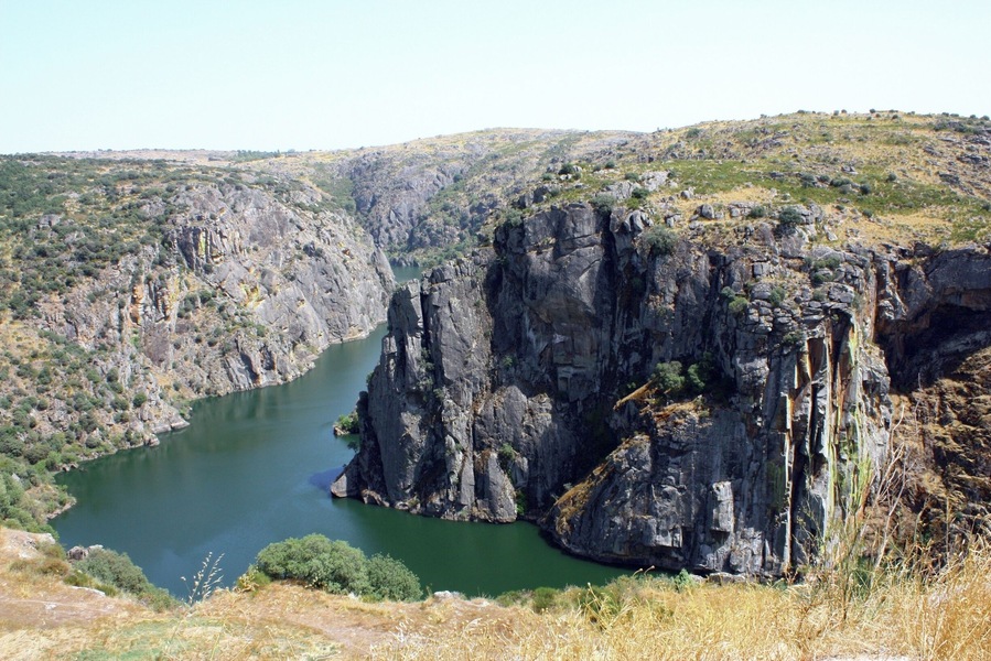 A beautiful city on the Douro river making border with Spain.
You can go on a boat trip along the river ....breathtaking views!!!!
Portugal