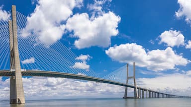 Vista Panorâmica da Ponte Vasco da Gama em Lisboa Portugal