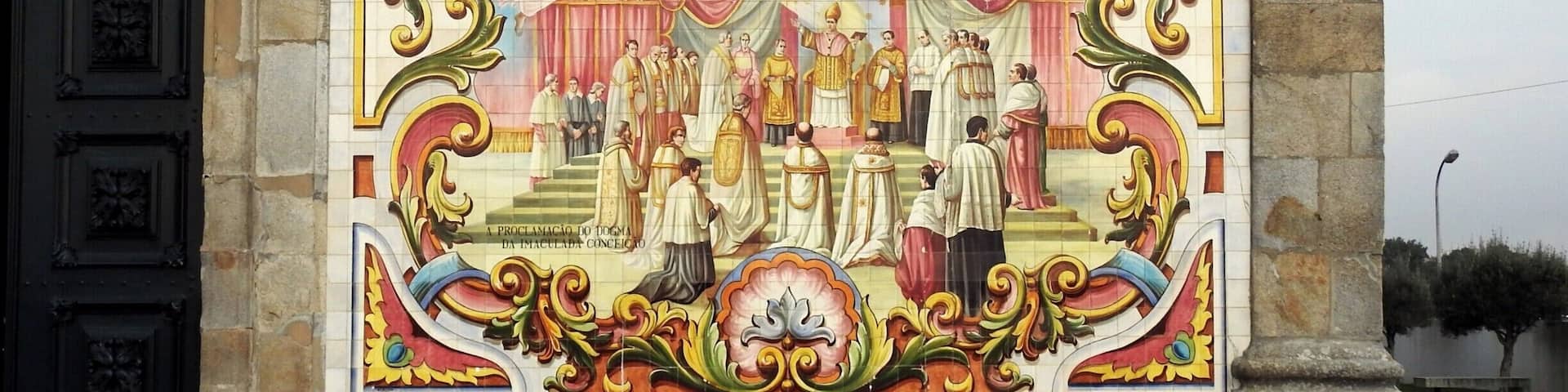 #Igreja #Church #IgrejaMatrizdeSantaMaria
A maravilhosa Igreja Matriz de Santa Maria de Válega tem a sua fachada principal em azulejos coloridos. O seu interior também é rico em azulejos coloridos e belos vitrais. É provavelmente uma das igrejas mais bonitas de Portugal.