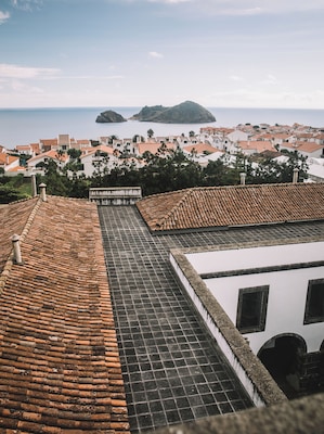Searching for an awesome place to stay on Sao Miguel? You must try the Convento de São Francisco in Vila Franca do Campo. An old monastery with a fantastic view and owners that are unbelievable friendly 👌
#azores #airbnb #hotel #monastry #sleeping #portugal #saomiguel
Make sure you follow me on:
https://www.facebook.com/ShotByCanipel/
https://www.instagram.com/canipel/