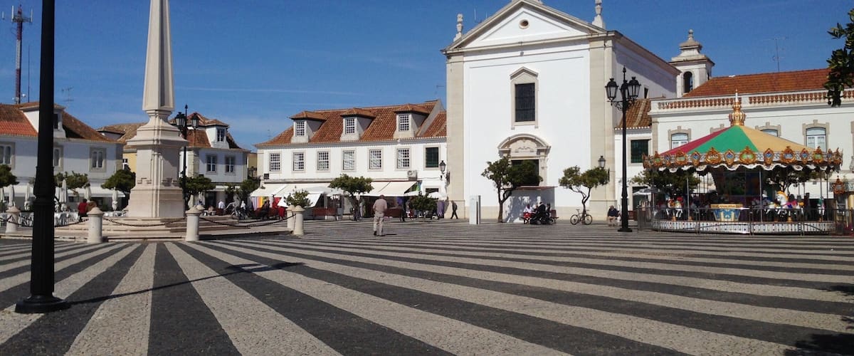 No effort was spared to make clear that this is the central square of this well designed town. Founded by King Joseph I (aka "The Reformer")' proclamation in 1773, after a tsunami and earthquake had destroyed a nearby village. 
Nice square, lots of opportunities for a royal dinner. 
http://www.cm-vrsa.pt/pt/menu/667/culture-heritage.aspx