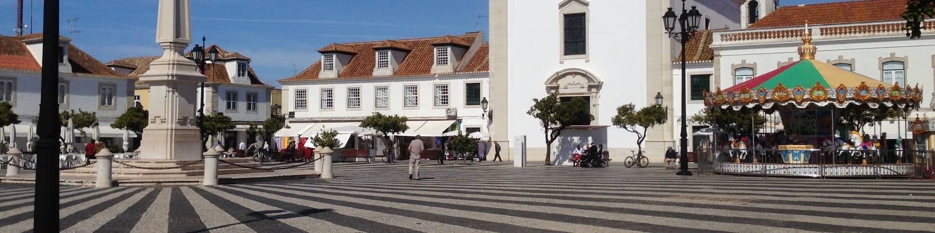 No effort was spared to make clear that this is the central square of this well designed town. Founded by King Joseph I (aka "The Reformer")' proclamation in 1773, after a tsunami and earthquake had destroyed a nearby village.
Nice square, lots of opportunities for a royal dinner.
http://www.cm-vrsa.pt/pt/menu/667/culture-heritage.aspx