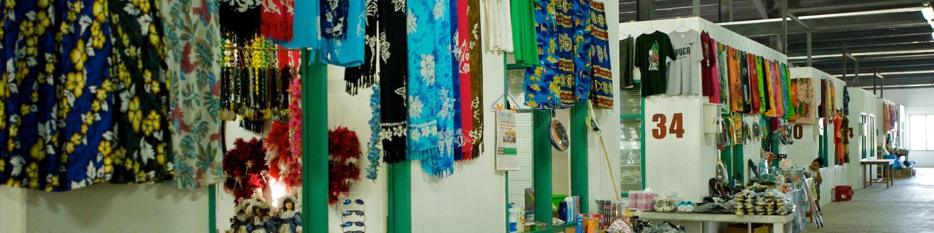 Salelologa which includes markets and interior views