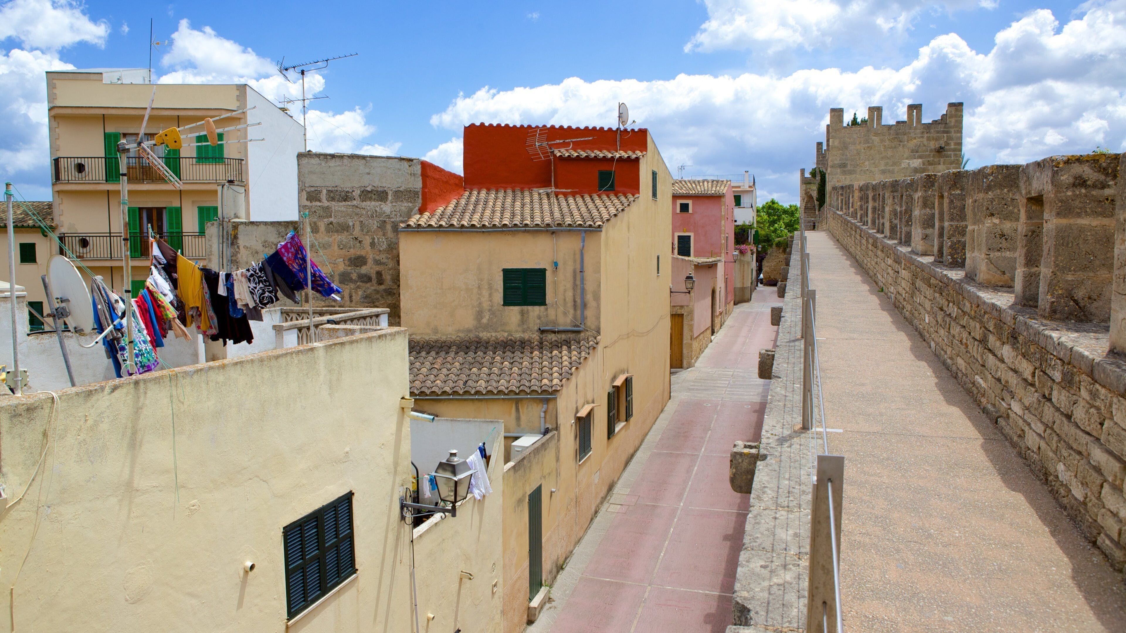 Alcúdia which includes a castle, a house and a small town or village