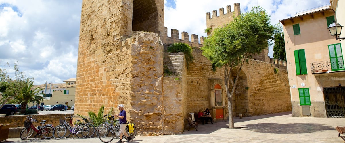Alcudia showing a ruin, a castle and heritage architecture