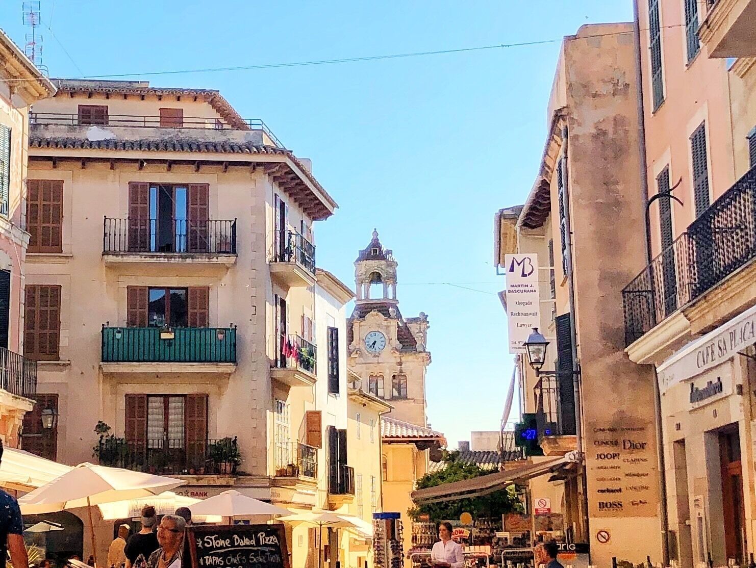 Just had the best meal for many years. a gem of a place in a tranquil part of the old city of Alcudia