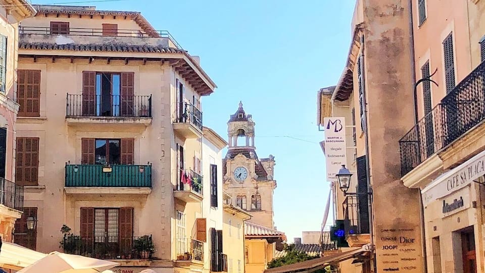 Just had the best meal for many years. a gem of a place in a tranquil part of the old city of Alcudia