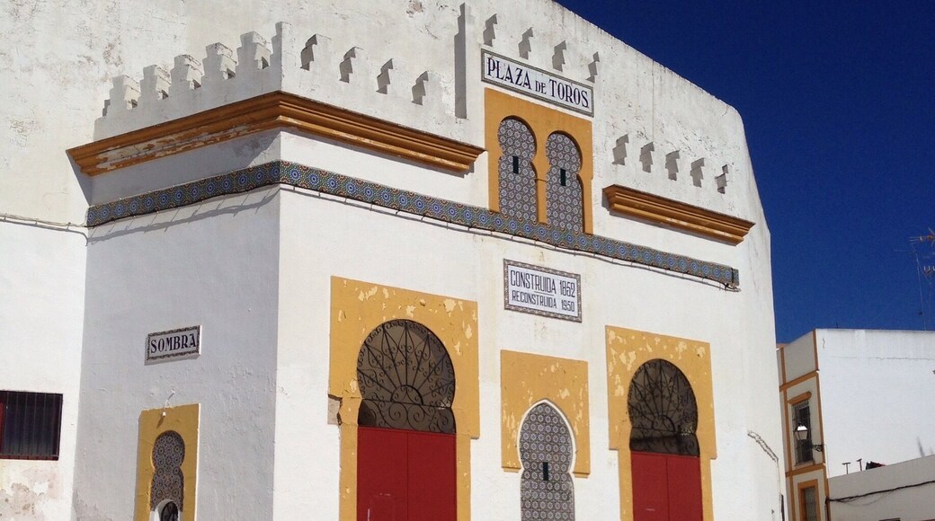 This Plaza de Toros looks alright from the outside, but the arena itself is falling apart. It does look like the perfect place for a summer concert. I am sure the bulls would agree.
- if you walk uphill to the left, there is a house with a sign inviting you to take a look inside the arena and enjoy the view of the town from their rooftop.