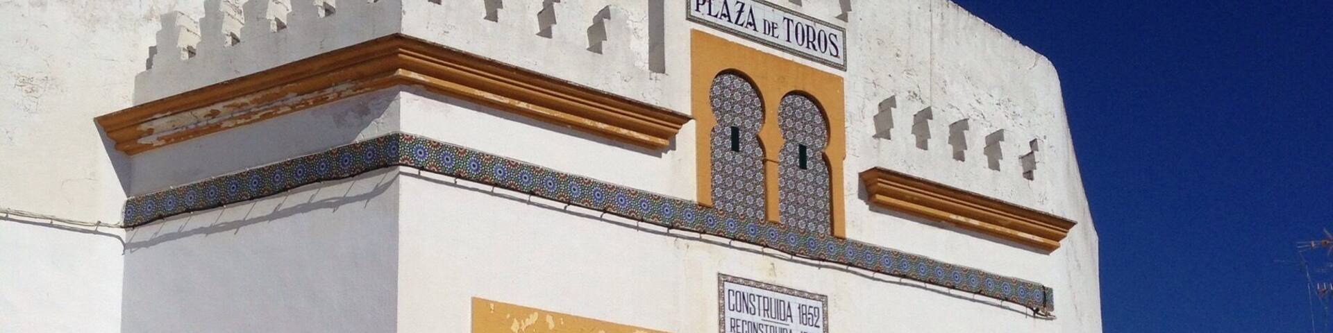 A historic building with a sign reading "Plaza de Toros" and "Construida 1852."