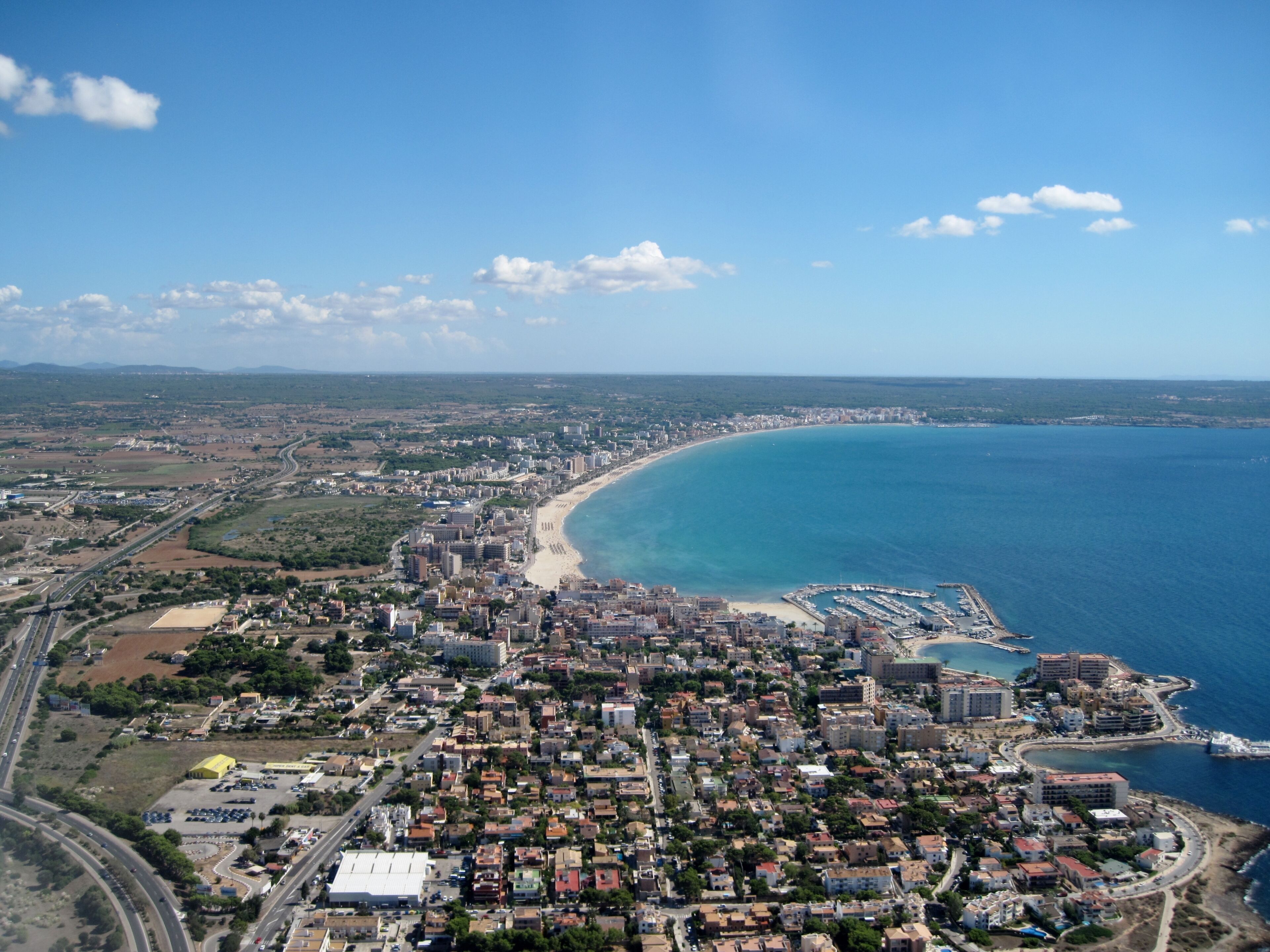 Luftbild der Platja de Palma mit Can Pastilla im Vordergrund, Mallorca, Spanien