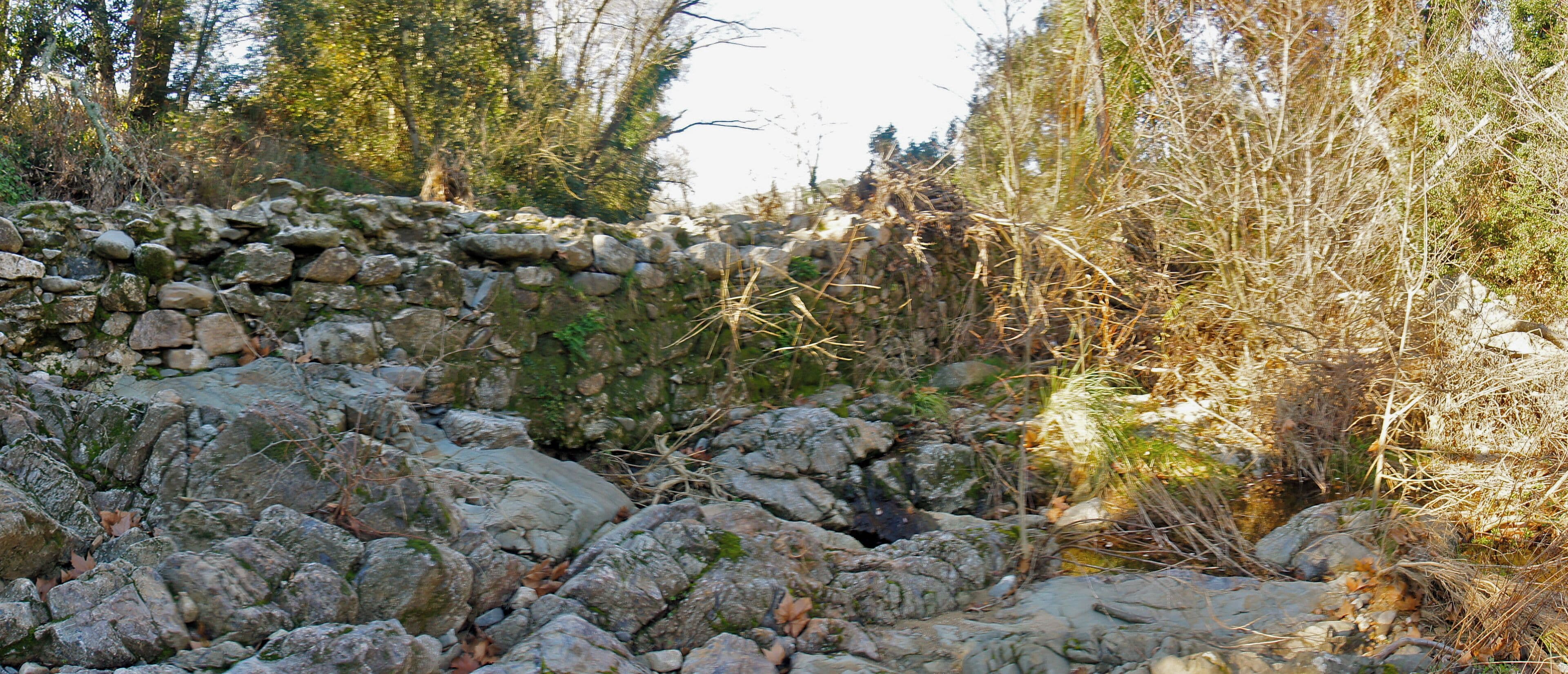 Calonge, Catalonia: The dam of the Molí d'en Lluís in upstream direction