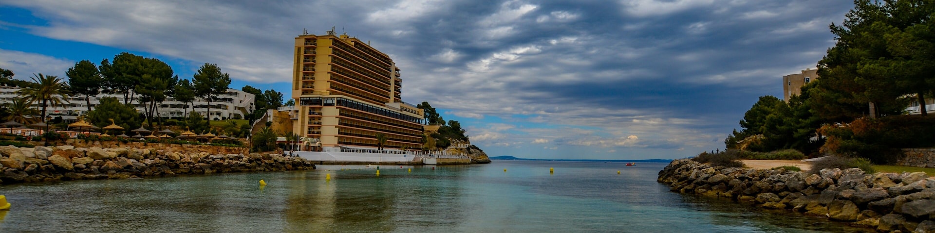 Lovely hotel at Cala Vinyes with sandy beach and crystal clear water. Going snorkeling here later 😀