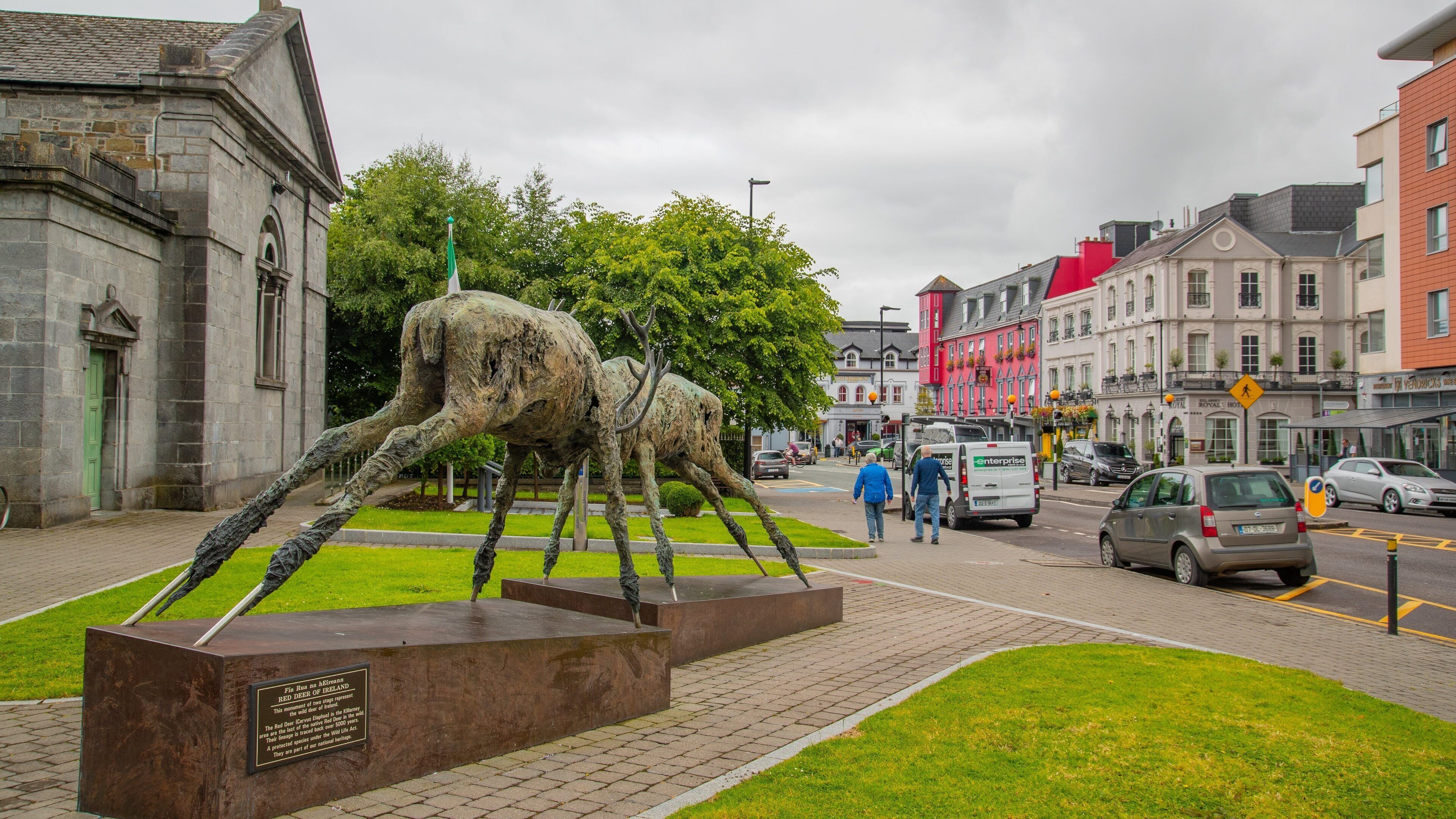 Killarney featuring a statue or sculpture and outdoor art