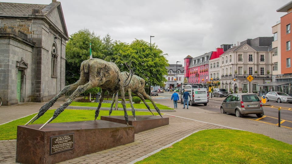 Killarney featuring a statue or sculpture and outdoor art
