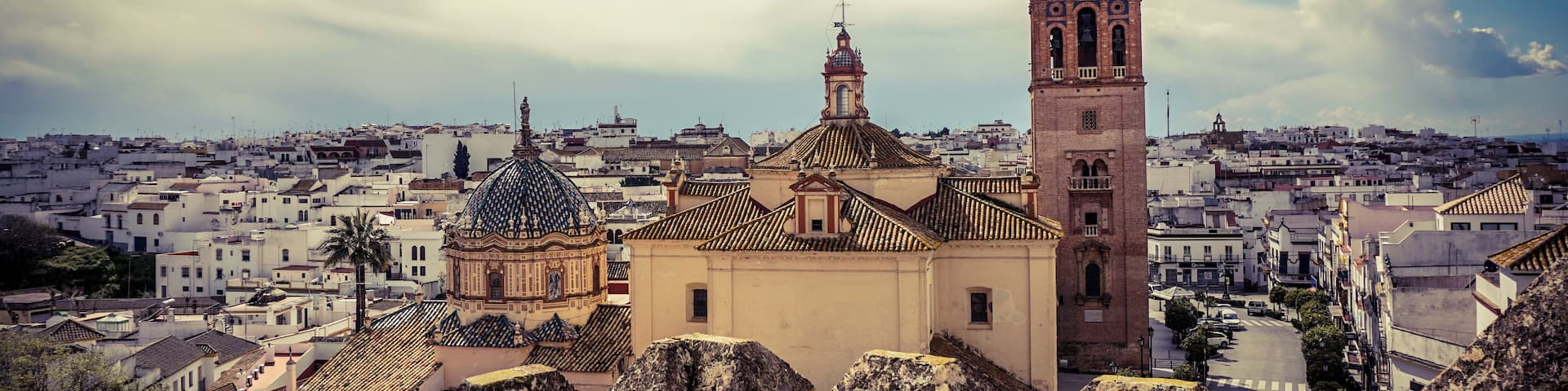 Carmona is a hidden gem in the Seville Province. It is much more than it seems at first look, The ruins of its old Alcazaba feature one of the best views of this beautiful town #Golden