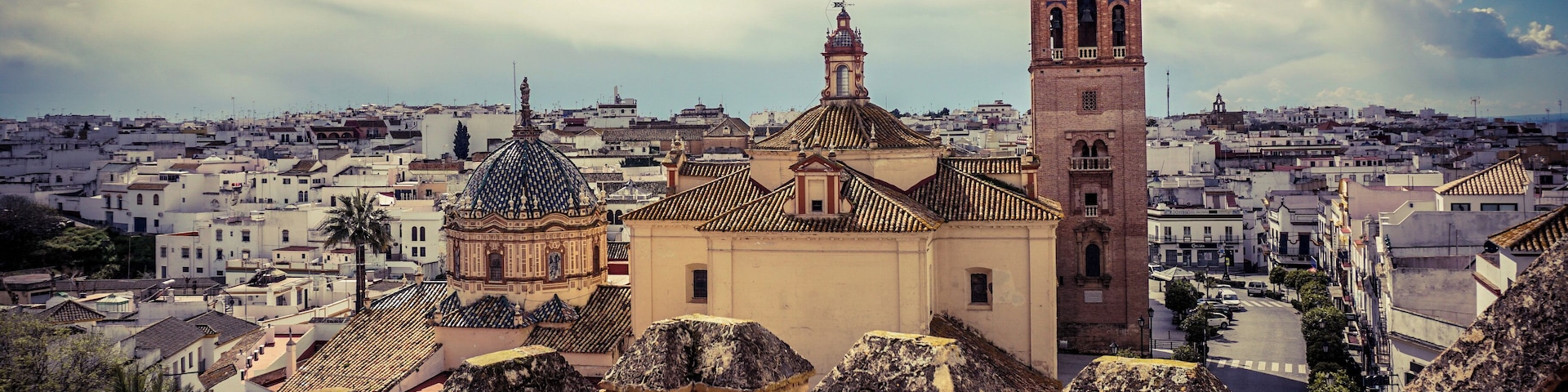 Carmona is a hidden gem in the Seville Province. It is much more than it seems at first look, The ruins of its old Alcazaba feature one of the best views of this beautiful town #Golden