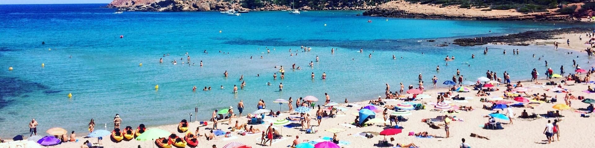 One of the sandy beaches in the northern part of the island, here the water and sand differ from the southern beaches. The water is very clear and surprisingly warm. Watch out for the little fish though, they kind of bite if you stay still for too long!
#waterlust #beach #lavall #menorca