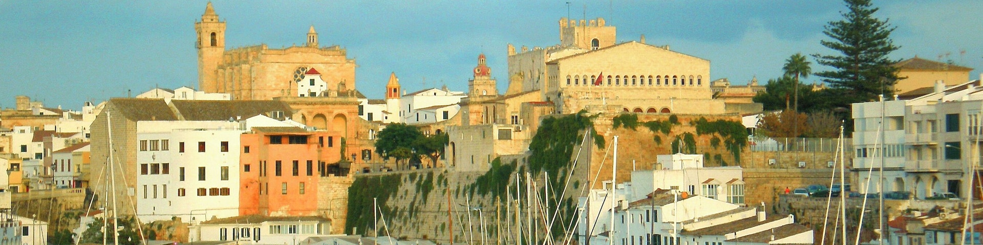 Isla de Menorca - Vista del puerto de Ciutadella desde la EstaciĂłn MarĂtima