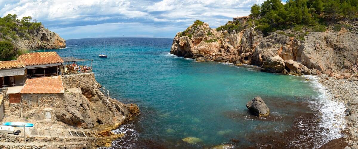 cala de deia panorama