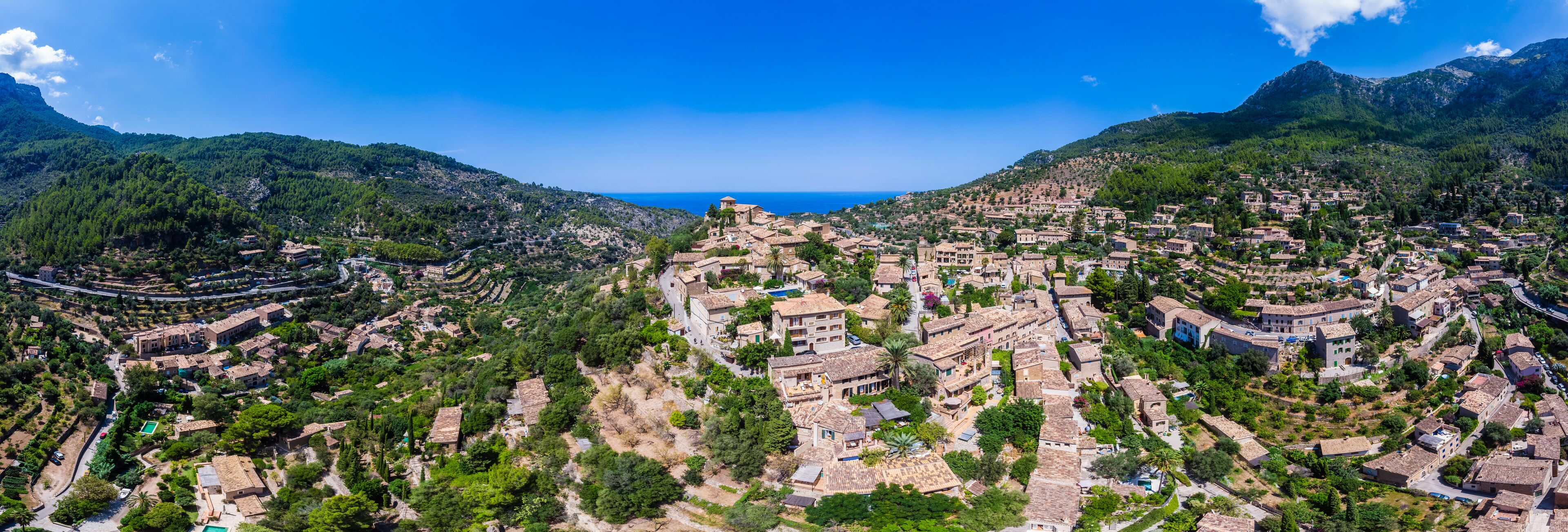 Spain, Balearic Islands, Mallorca, Region Valldemossa and Soller, mountain village Deia, Serra de Tramuntana