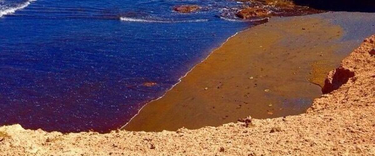 Fantastic place to sail with Kites or funboards, very windy place. #hiking #colorful #waterlust