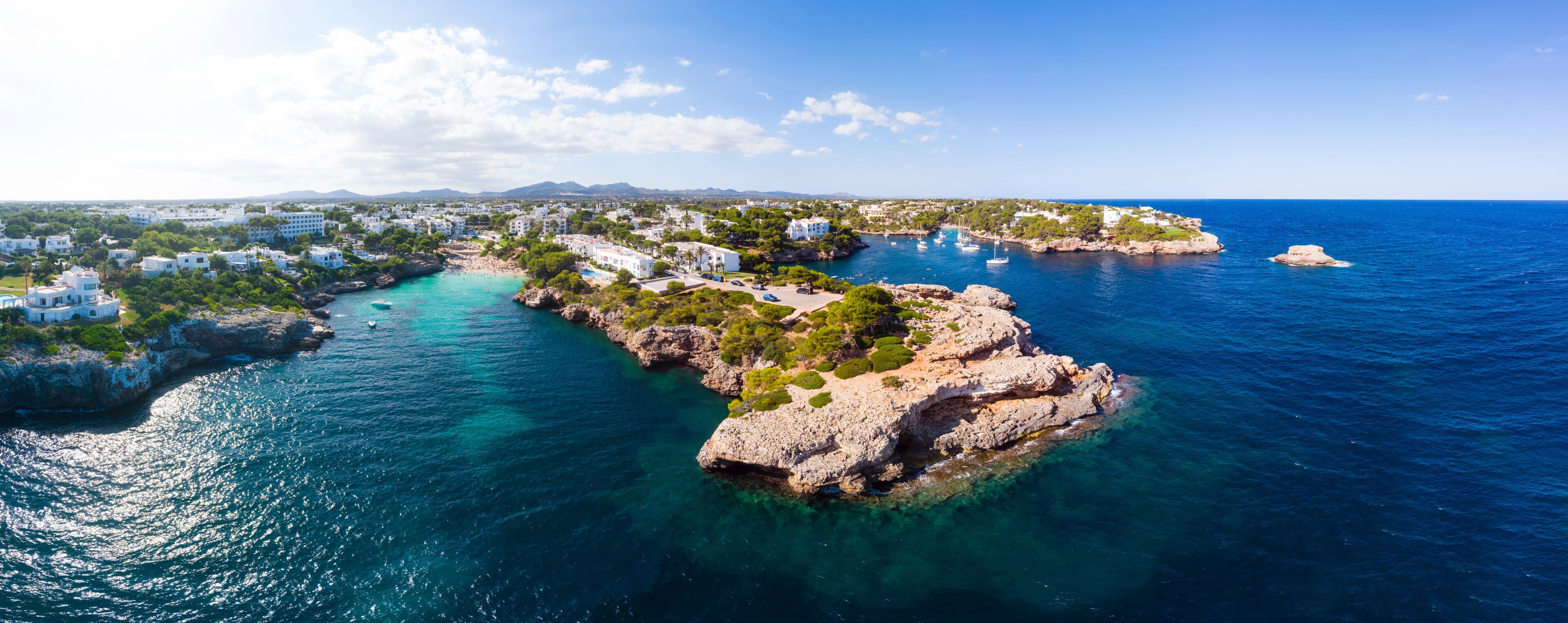 Luftaufnahme, Punta des Jonc und Bucht Cala Marcal mit Villen und Yachten, Portocolom, Region Felanix, Mallorca, Balearen, Spanien