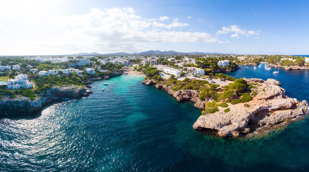 Luftaufnahme, Punta des Jonc und Bucht Cala Marcal mit Villen und Yachten, Portocolom, Region Felanix, Mallorca, Balearen, Spanien